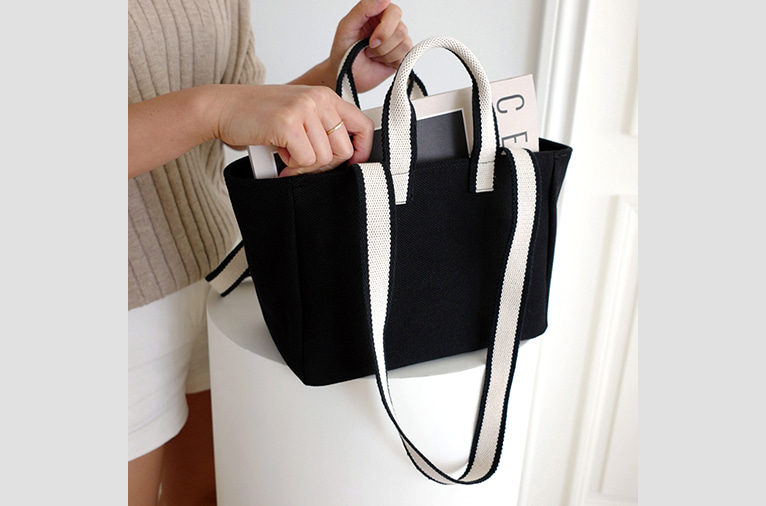 [언폴드] Mini two-tone strap bag (12차입고)