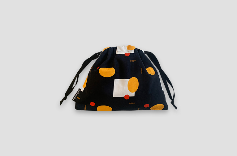 [소곤소곤] autumn sky black string pouch (마지막수량)